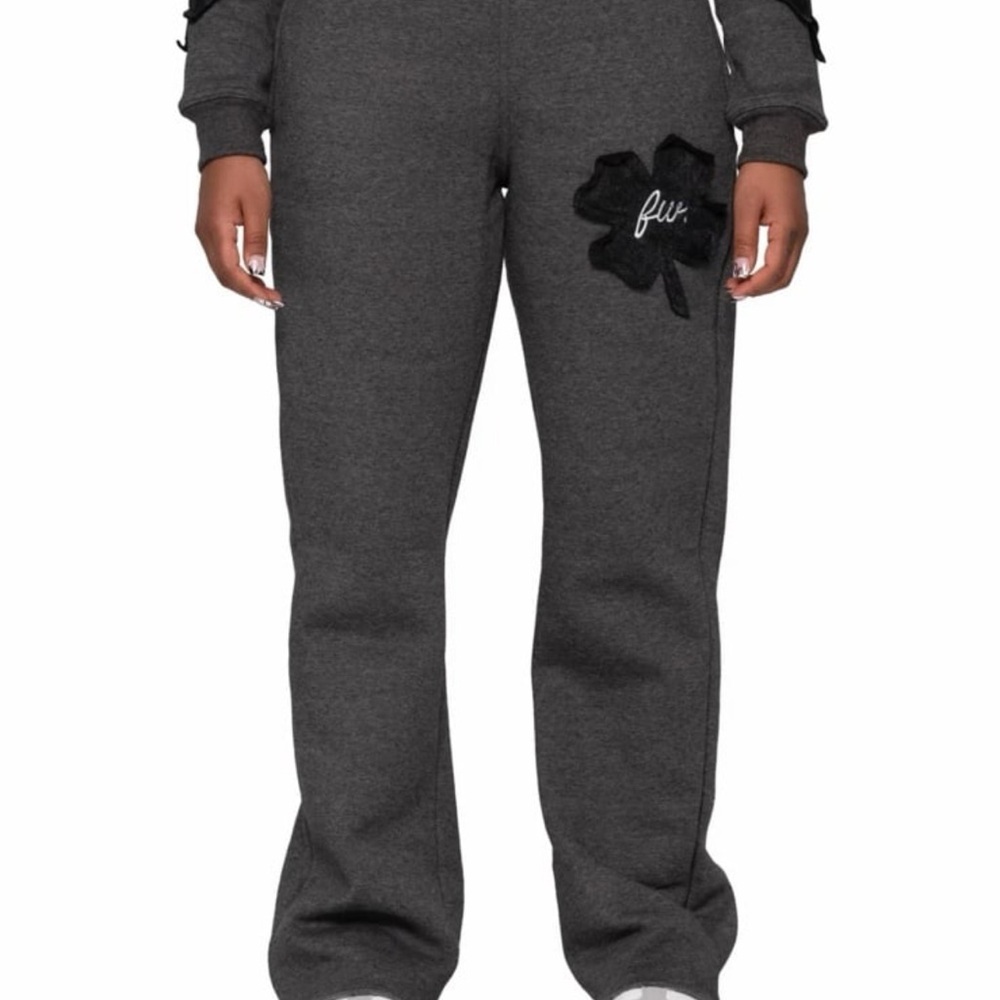 Filthy Wealth Clover Patch Women/Teen sweatpants size XS Black grey